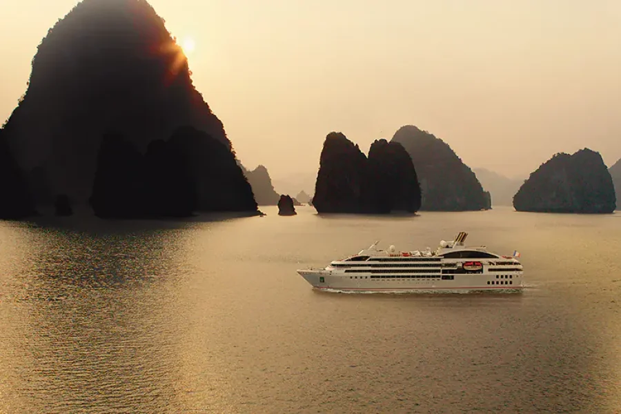 Ужин при закате солнца на палубе яхты — Sunset Dinner Cruise